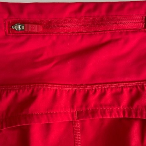 $68 Lululemon 12 Speed Up Low-Rise Lined Short 2.5" Red Logo Zipper Pocket - Picture 6 of 7